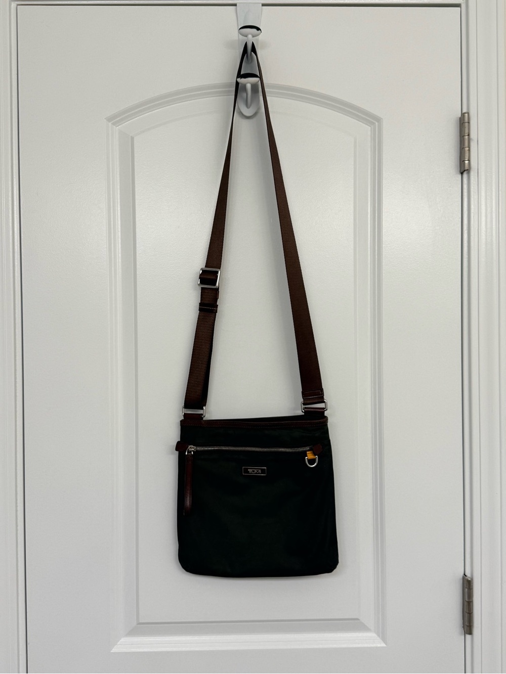 TUMI Women’s Dark Green Crossbody Shoulder Bag Purse - Picture 2 of 9